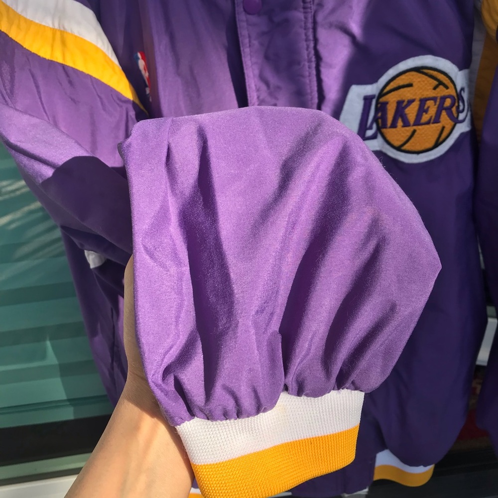 VINTAGE 💛LAKERS💜 CHAMPION MEDIUM MEN’S WINDBREAKER GREAT CONDITION - Picture 10 of 11